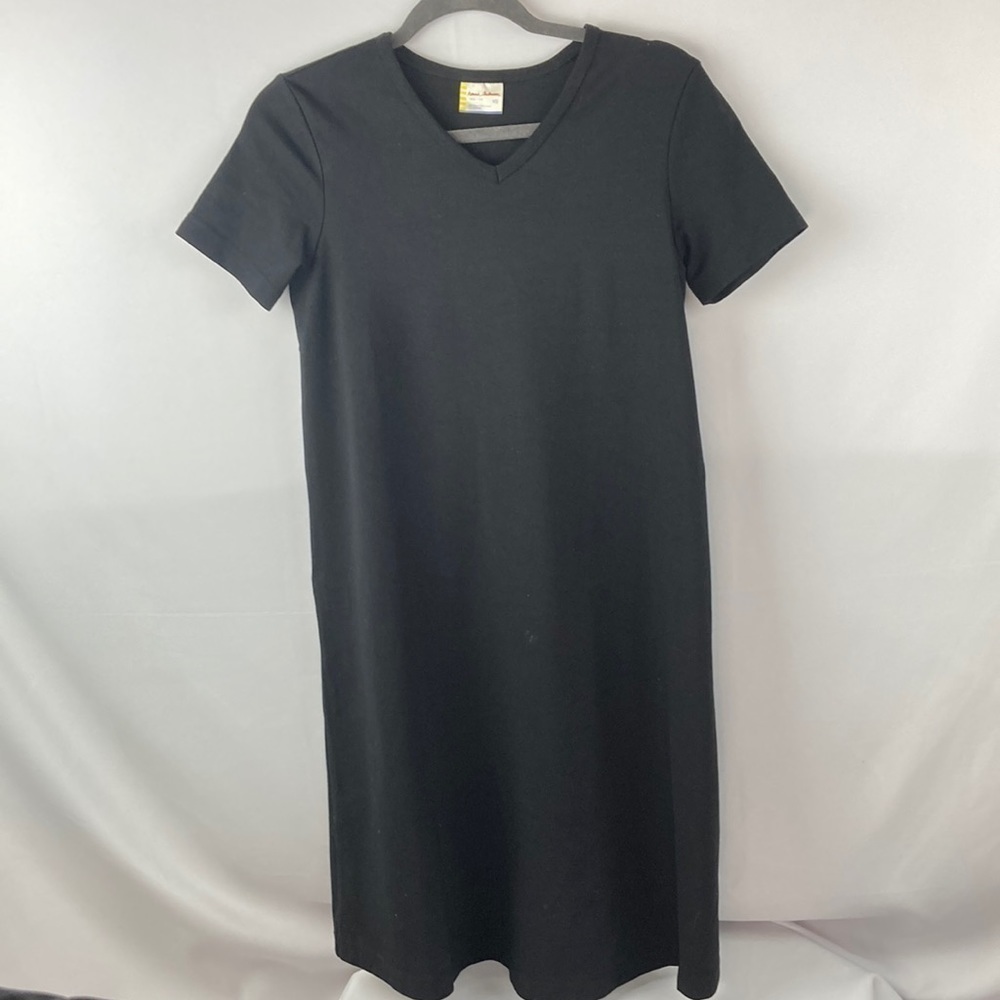 HA black short sleeved v neck dress XS